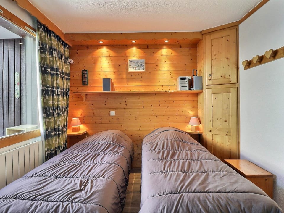 Studio divisible skis aux pieds, proche commerces, Wi-Fi - FR-1-182-236 Apartment in Les Allues