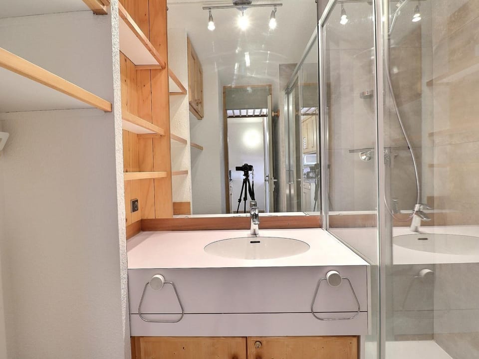 Studio divisible skis aux pieds, proche commerces, Wi-Fi - FR-1-182-236 Apartment in Les Allues