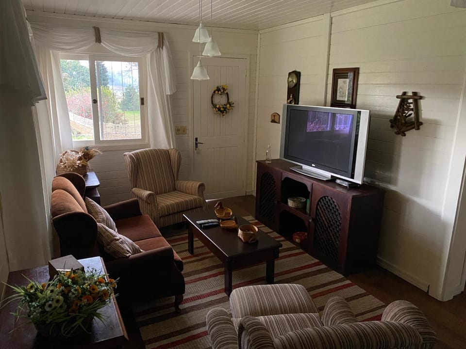 Communal lounge/ TV room, TV and multimedia, Living room, Seating area