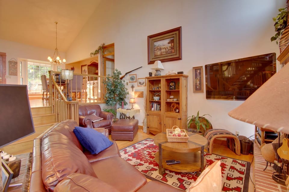 Red Bluff Inn & Retreat w/ Entire Ranch on Lake! House in Oklahoma