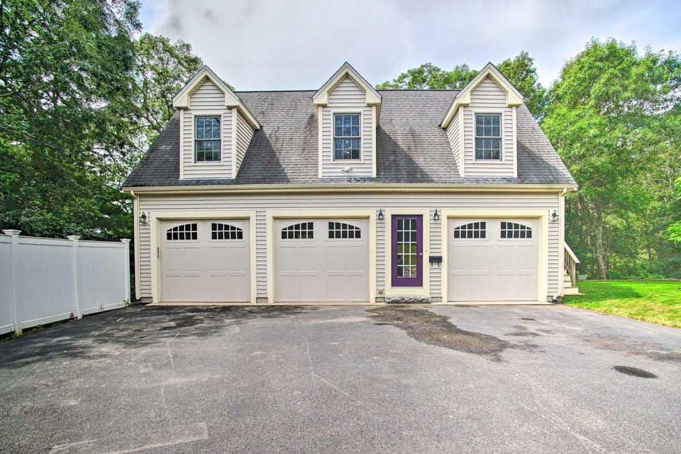 3 Mi to Beaches: Tranquil Cape Cod Escape w/ Deck House in Buzzards Bay