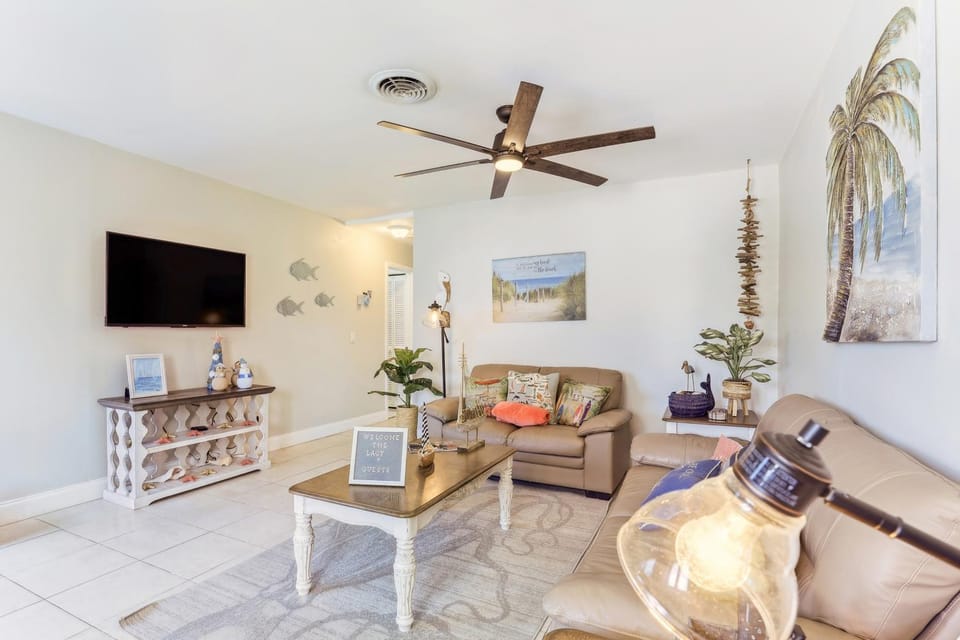Jensen Beach Home: Walk to Beach Access! House in Hutchinson Island