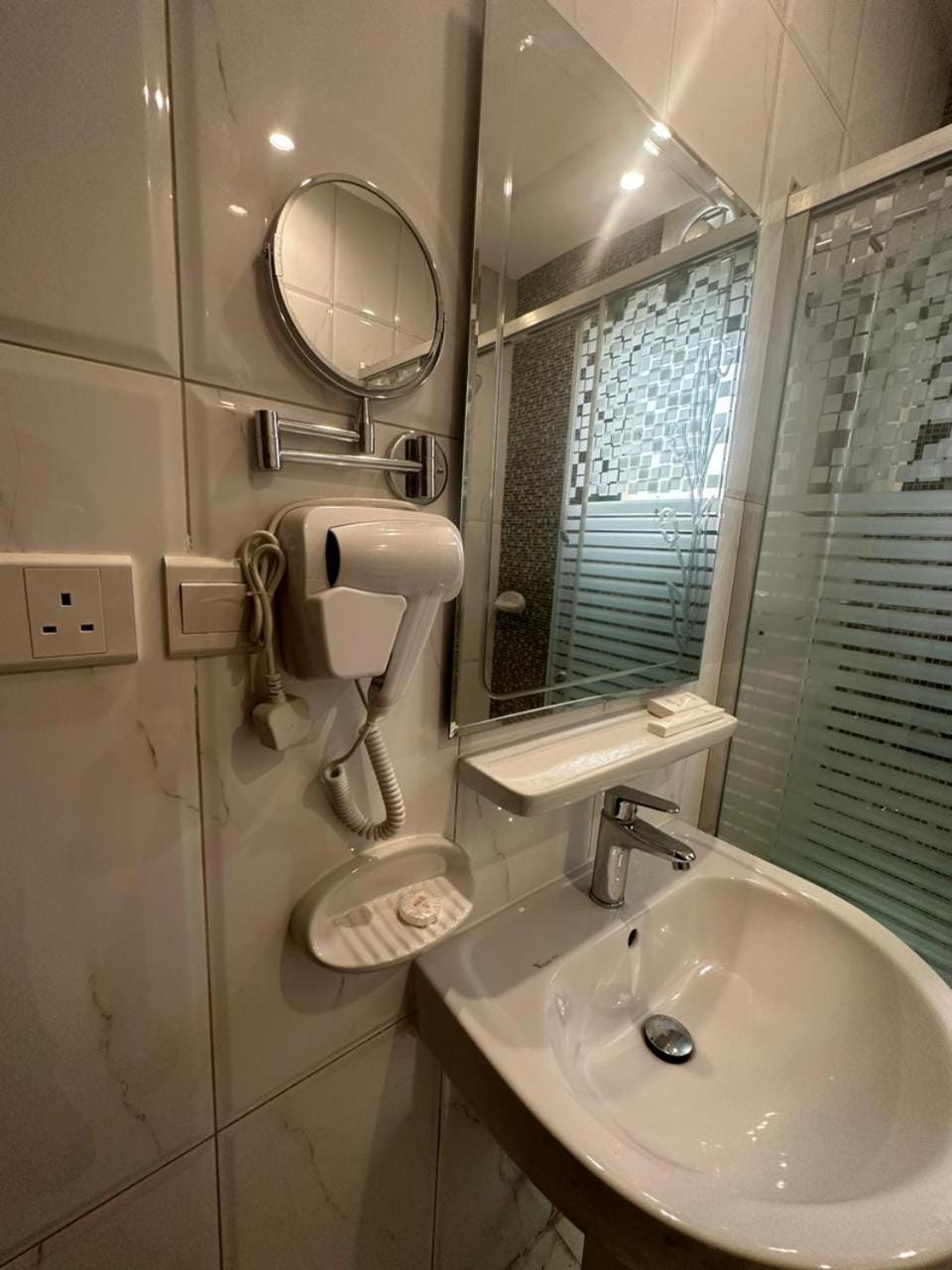 Shower, Toilet, Bathroom, heating, towels