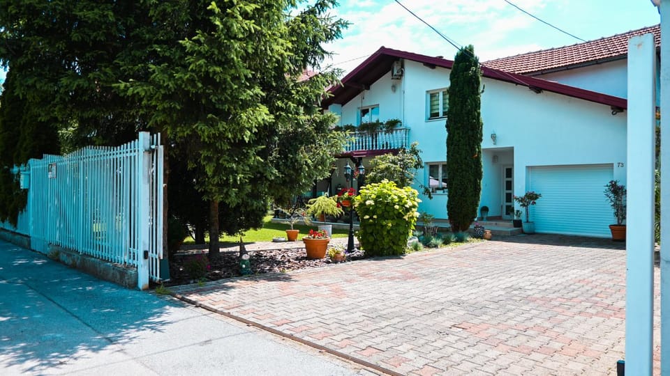 Day, Neighbourhood, Garden, Garden view, Street view