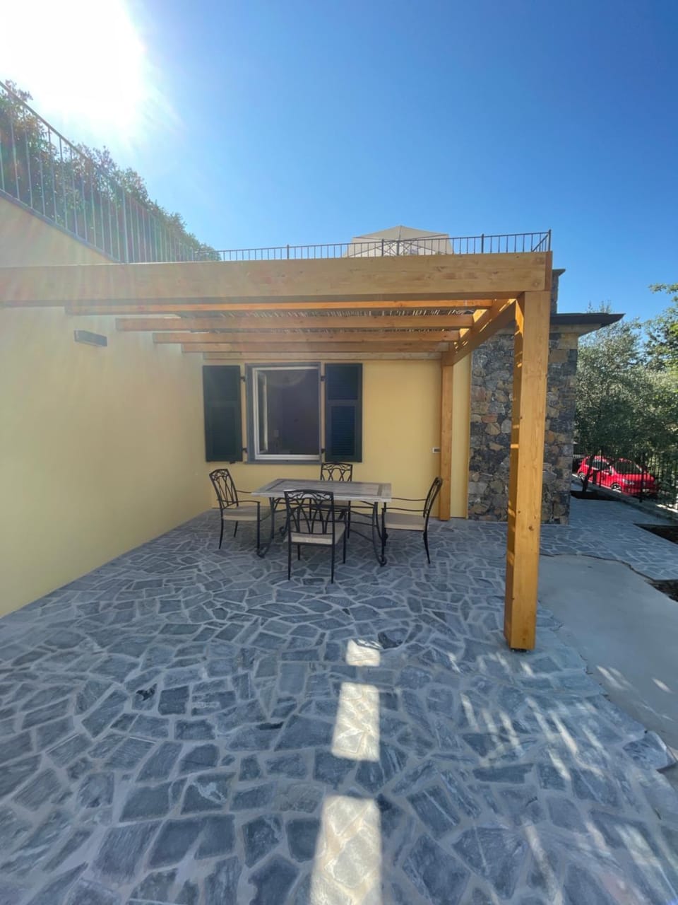 Property building, Patio, Balcony/Terrace