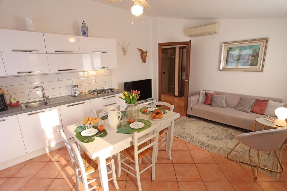 Kitchen or kitchenette, Living room, Dining area