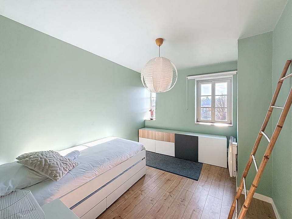 Bed, Photo of the whole room, Bedroom, heating, storage