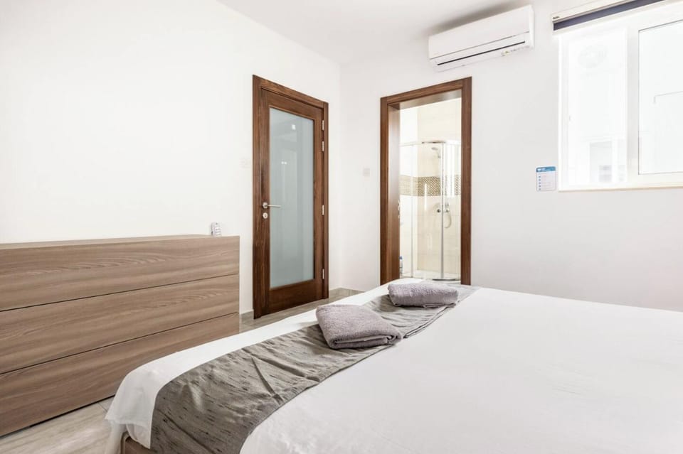 Bedroom, air conditioner