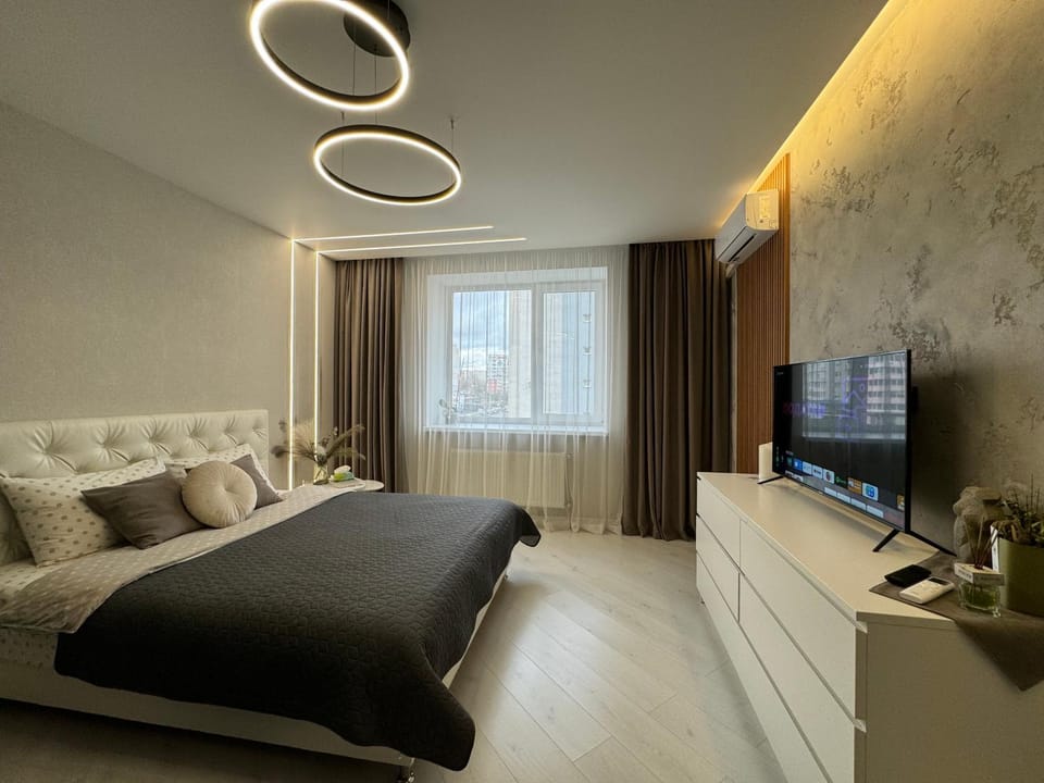 Bed, TV and multimedia, Photo of the whole room