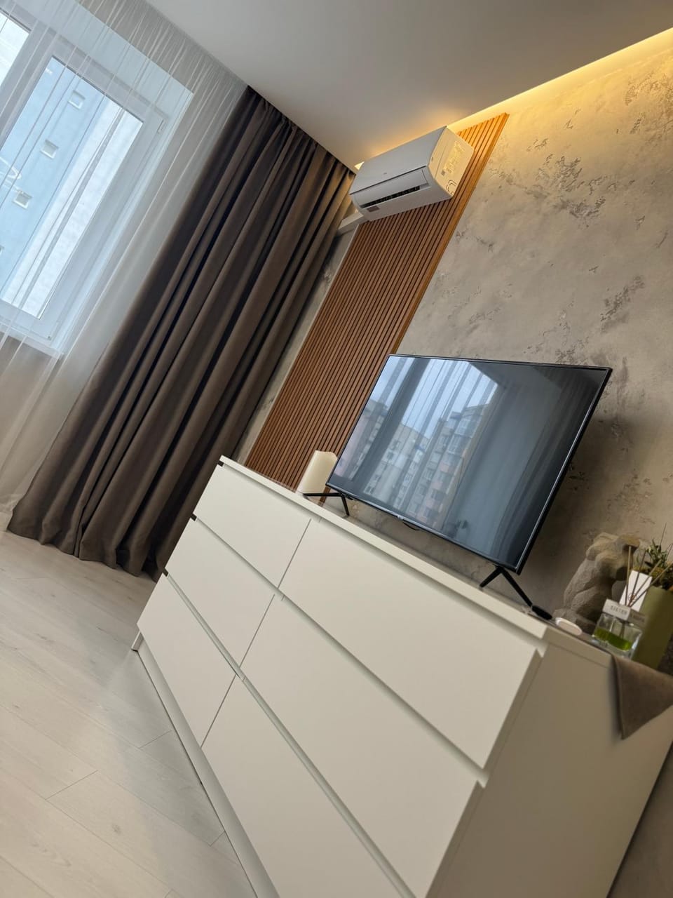 TV and multimedia, air conditioner