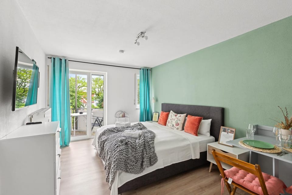 Bed, TV and multimedia, Photo of the whole room, Seating area, Dining area, Bedroom, towels