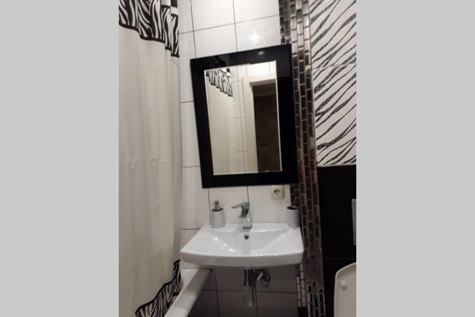 Levoberezhnaya metro station, exhibition center Apartment in Kiev City - Kyiv
