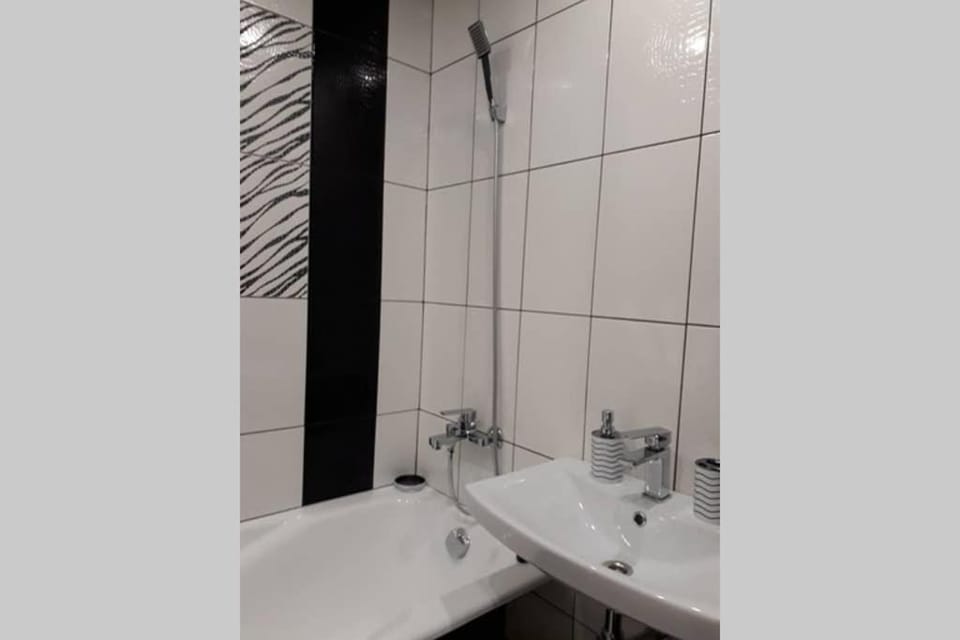 Levoberezhnaya metro station, exhibition center Apartment in Kiev City - Kyiv