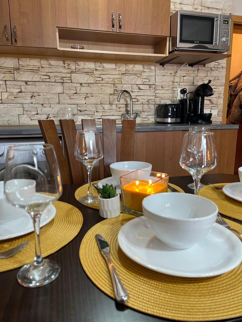 Kitchen or kitchenette, Dining area