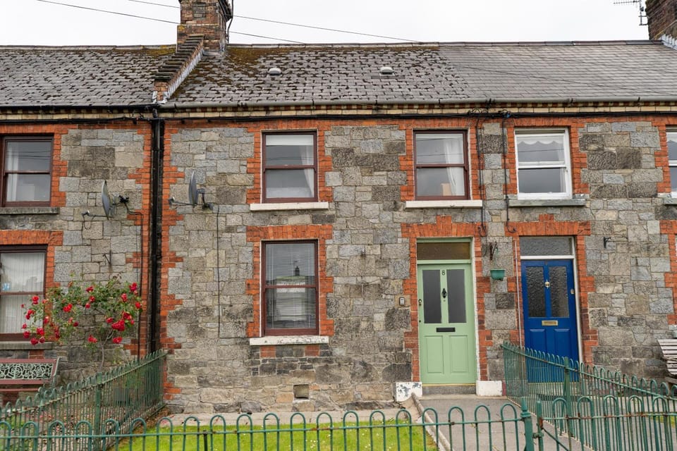 College Square, Terrace House Apartment in Northern Ireland