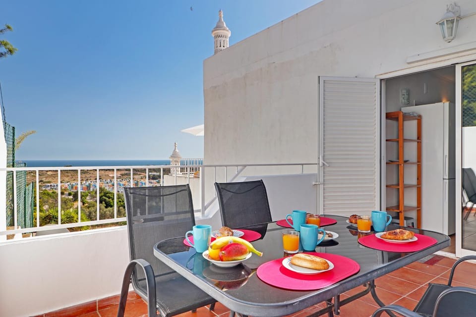 BBQ facilities, Balcony/Terrace, Dining area, Sea view