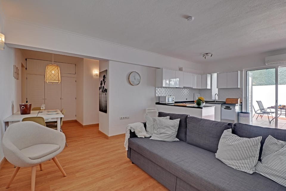 Patio, Living room, Lounge or bar, Seating area, Dining area
