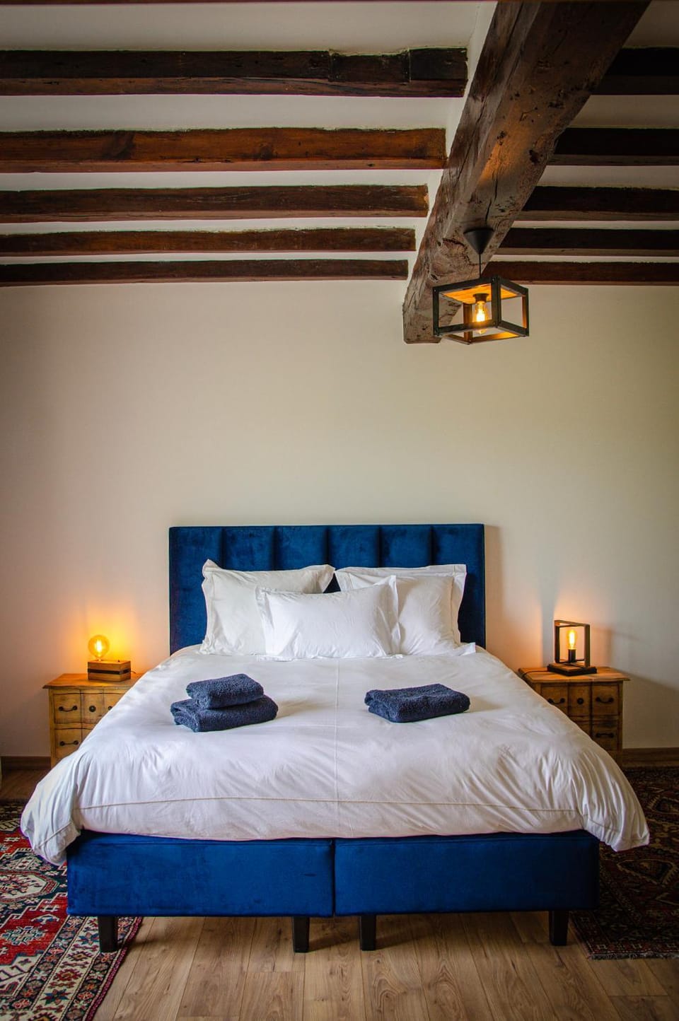 Toilet, Bed, Bathroom, TV and multimedia, Bedroom, heating, towels