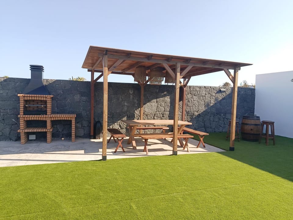 Day, BBQ facilities, Dining area