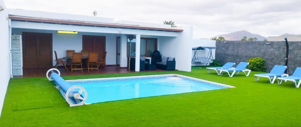 Patio, Day, Garden, Garden view, Pool view, Swimming pool, sunbed