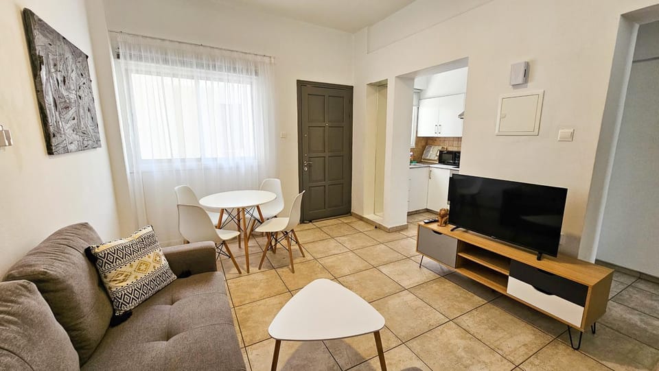 Communal lounge/ TV room, TV and multimedia, Kitchen or kitchenette, Living room, Seating area, Dining area, Evening entertainment
