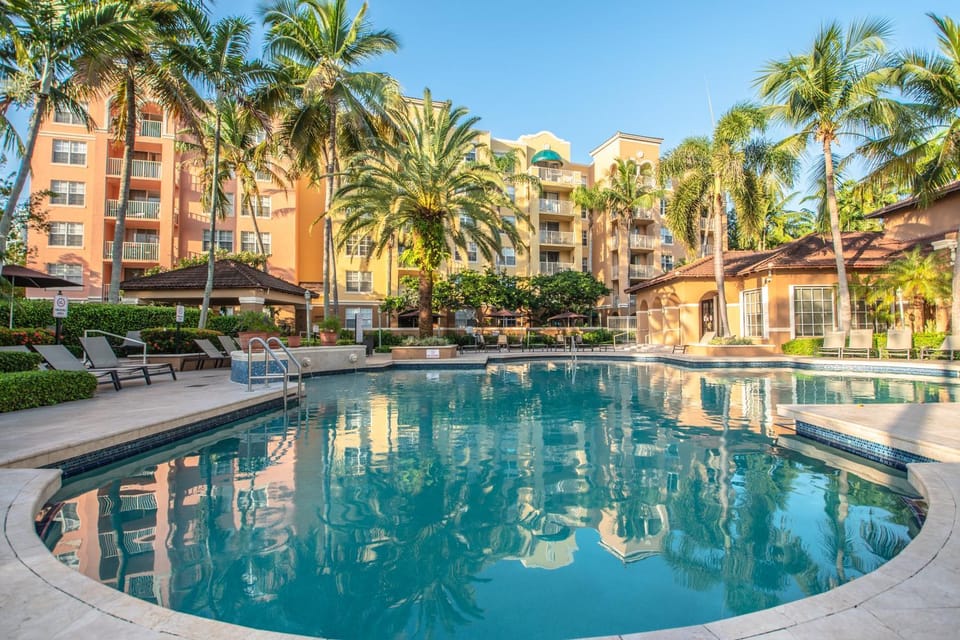 Yacht Club at aventura Amazing Marina view parking included Apartment in Aventura