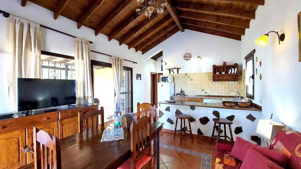 TV and multimedia, Kitchen or kitchenette, Living room, Dining area