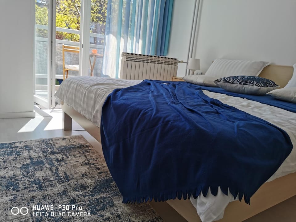 City Lake Pearl #lake Jarun#green area#free parking#cafes, tram to city, markets#balcony&sunny&easy self check in 24-7 Apartment in City of Zagreb