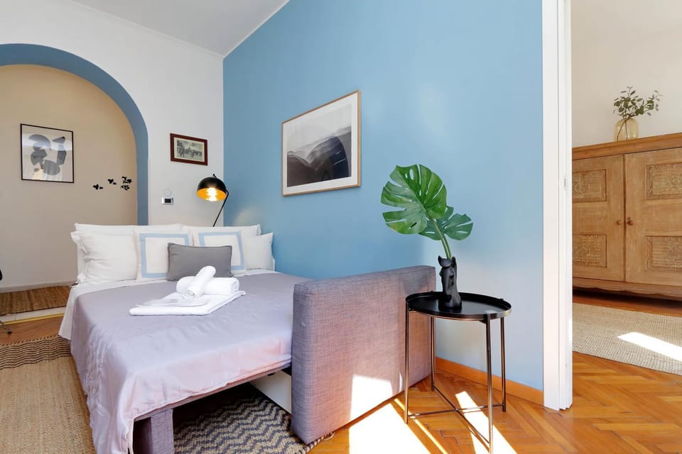 Photo of the whole room, Bedroom