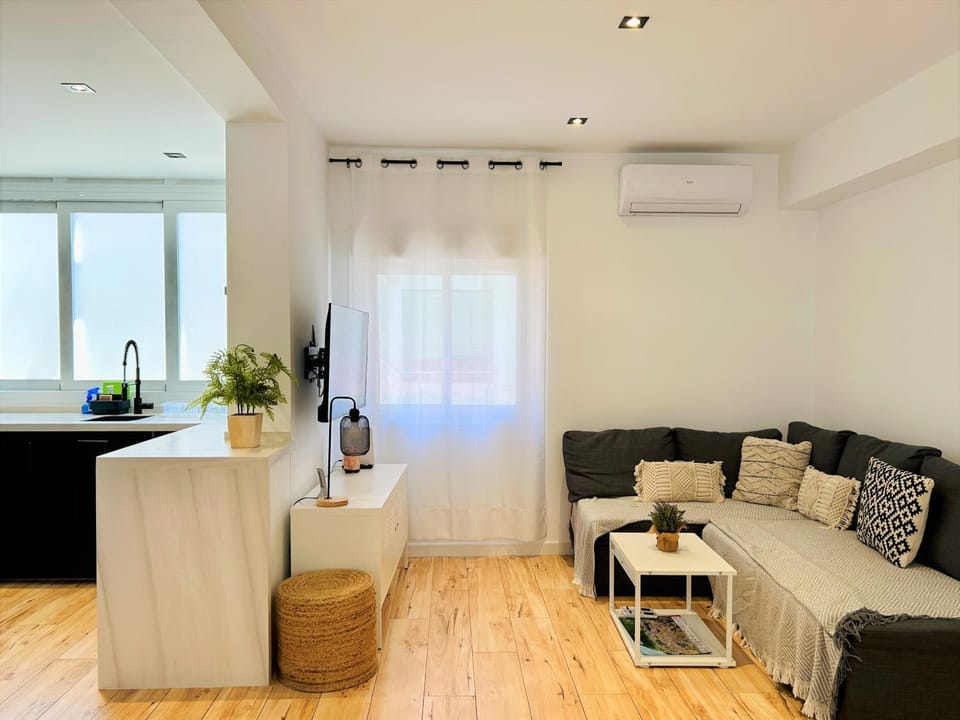 TV and multimedia, Kitchen or kitchenette, Living room, air conditioner