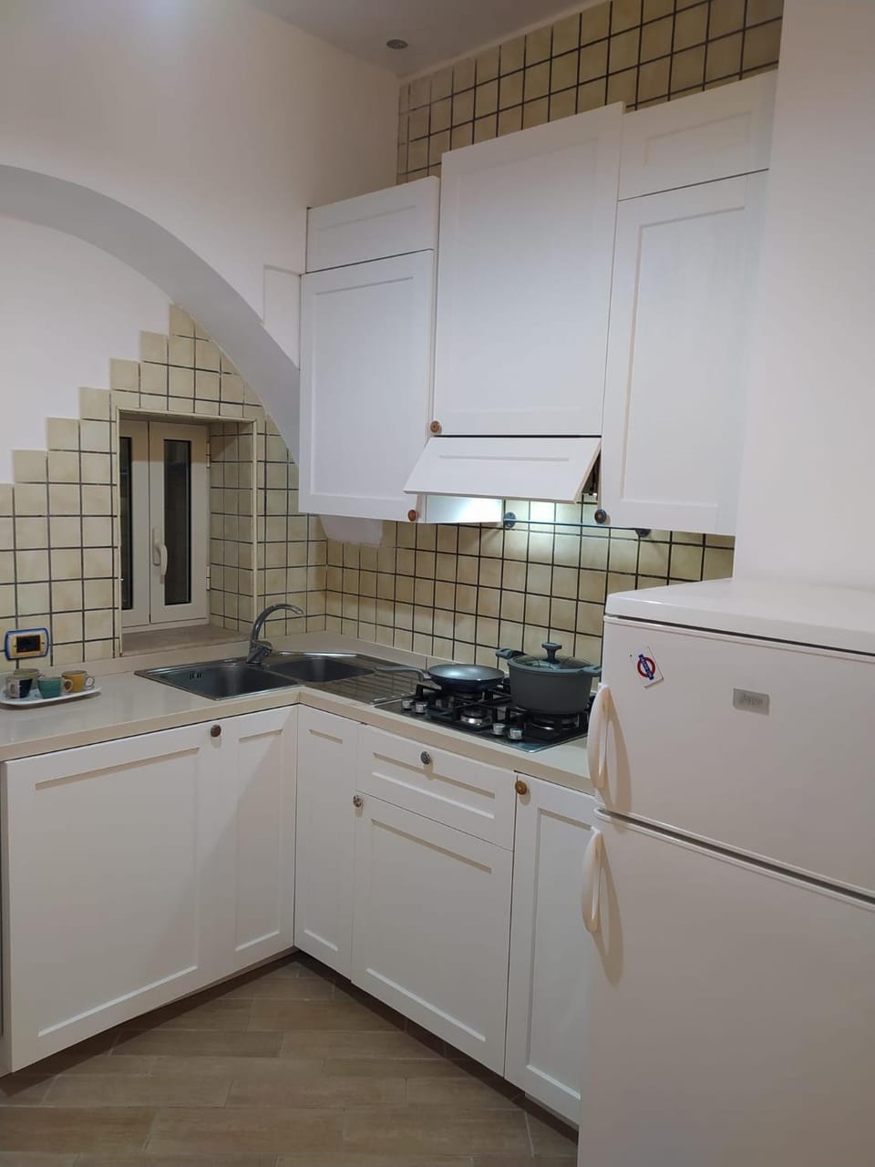 Coffee/tea facilities, Kitchen or kitchenette, minibar, stove