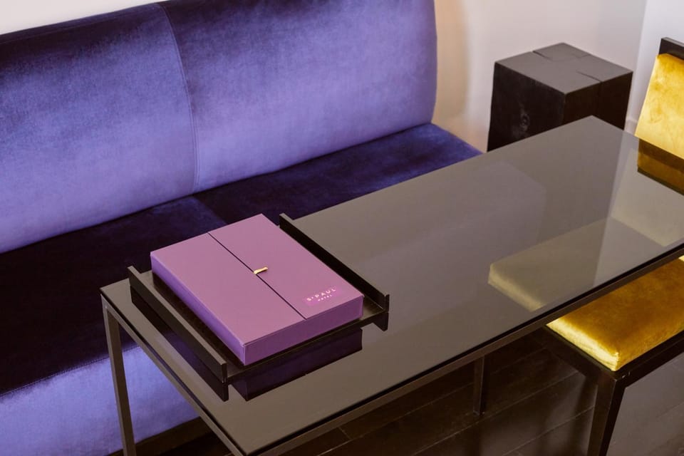 Living room, Decorative detail, Seating area
