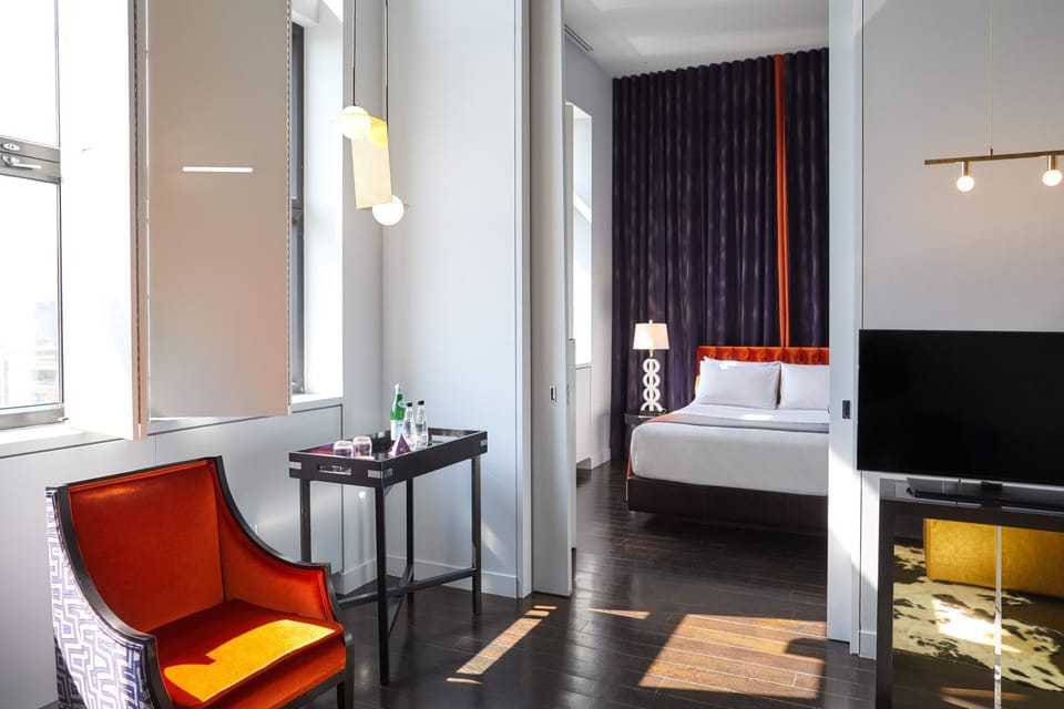 Bed, TV and multimedia, Living room, Photo of the whole room, Decorative detail, Bedroom, Area and facilities