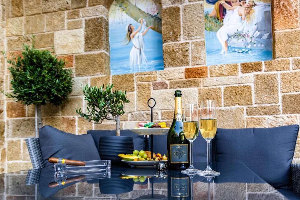 Balcony/Terrace, Drinks, Alcoholic drinks