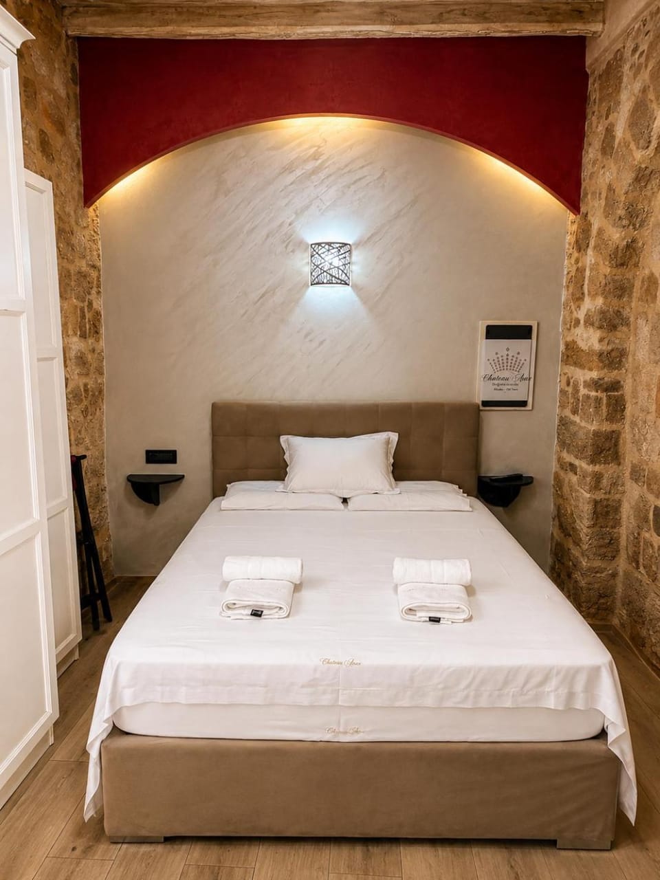Bed, Photo of the whole room, Bedroom, towels
