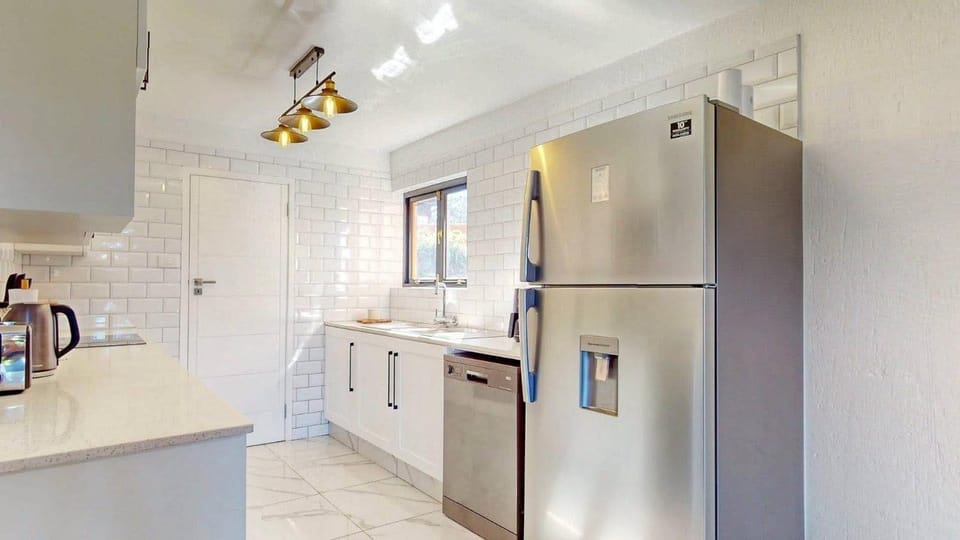 Kitchen or kitchenette, dishwasher