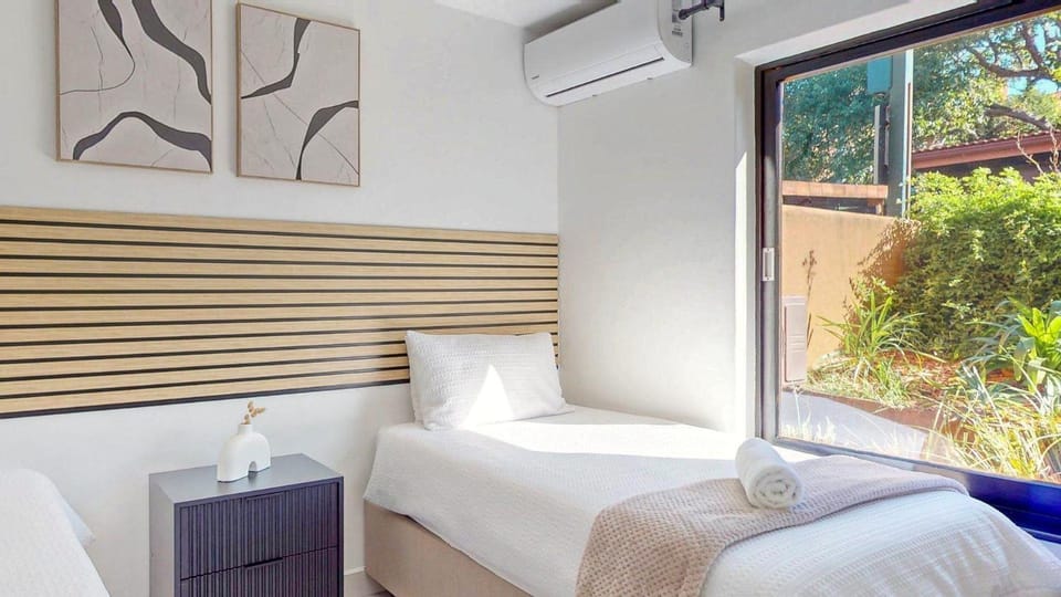 Bed, Bedroom, towels, air conditioner