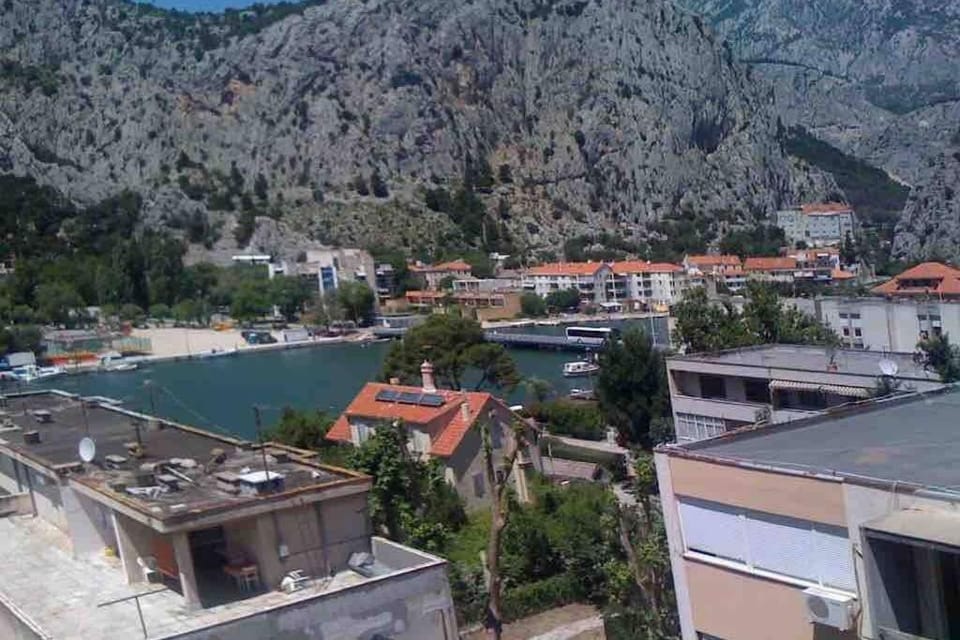 Sara apartment Punta Omis near sandy beach Apartment in Split-Dalmatia County