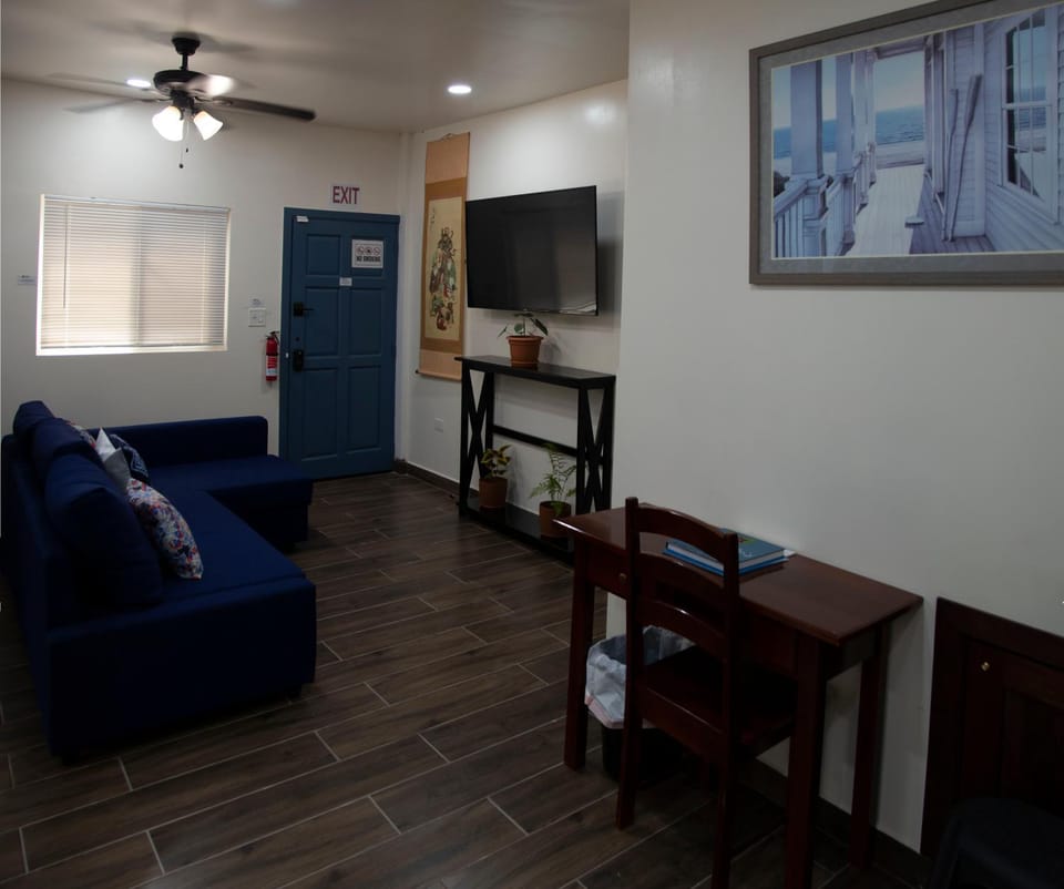 Communal lounge/ TV room, TV and multimedia, Living room, Seating area, Evening entertainment, fireplace