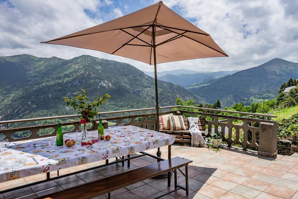 Property building, Balcony/Terrace, Living room