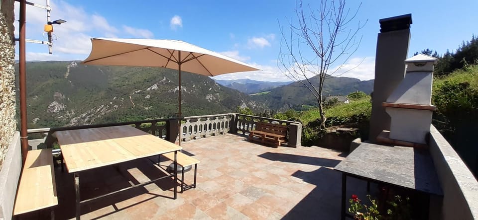 Balcony/Terrace, Mountain view