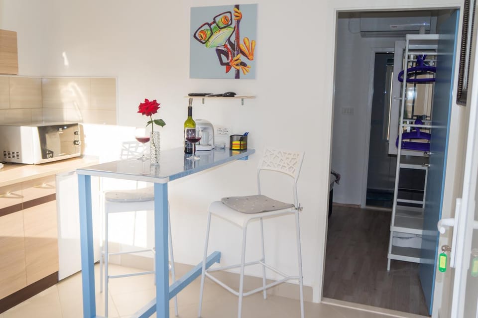 Kitchen or kitchenette, Seating area, Dining area, On site, Area and facilities, minibar