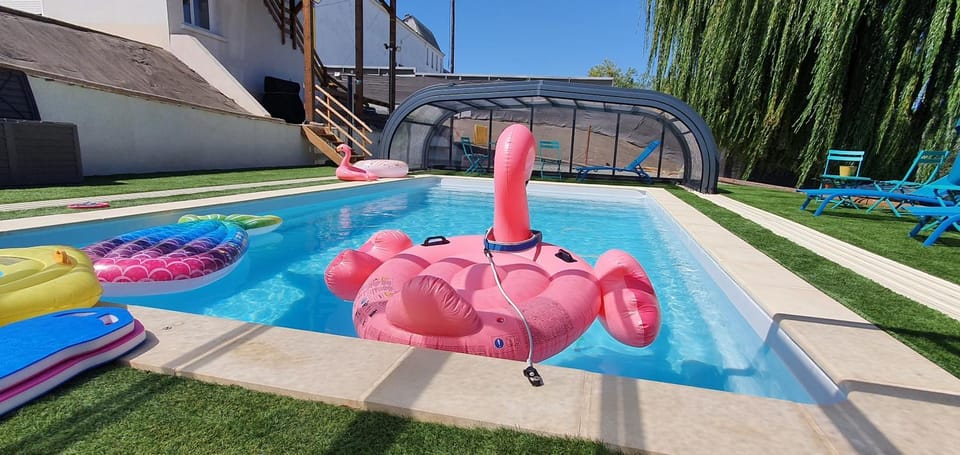 Pool view, Swimming pool, sunbed