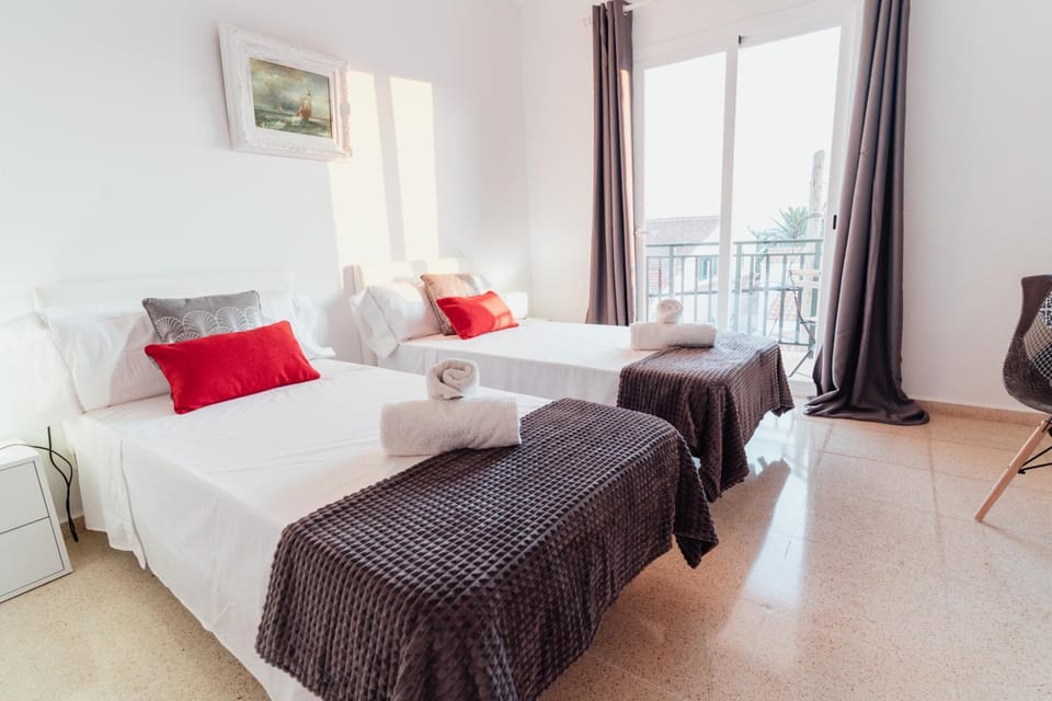 Bedroom, towels
