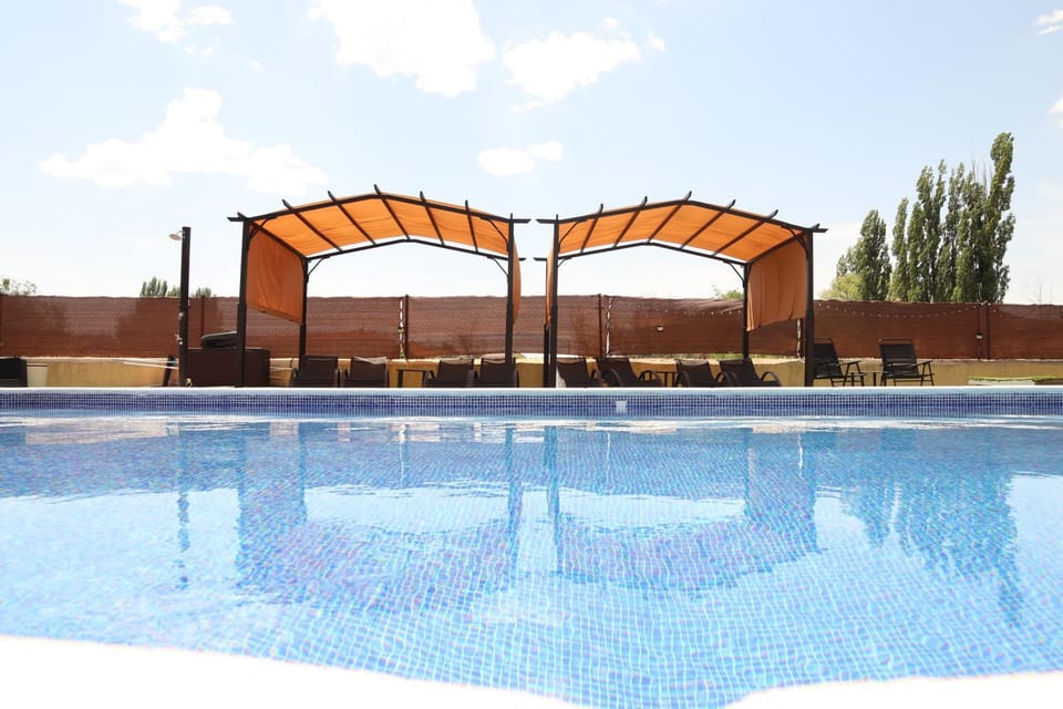 Swimming pool, sunbed