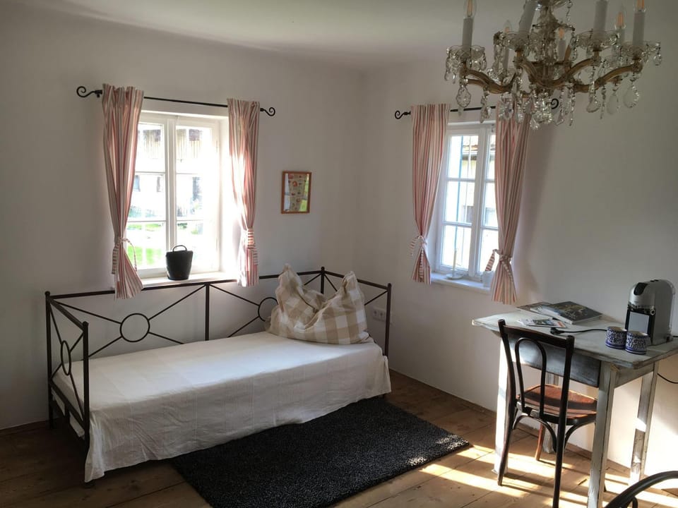 Kellerstoeckl-am-veganen-Bio-Lebenshof-nur-fuer-Hundefreunde-empfohlen House in Styria
