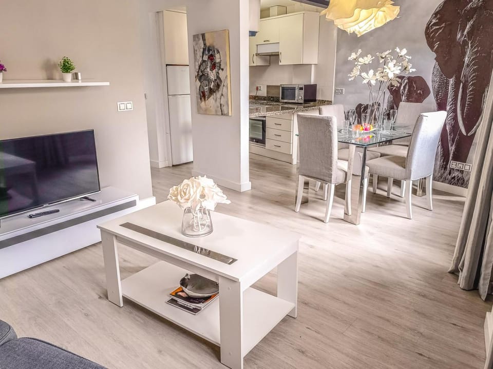 TV and multimedia, Kitchen or kitchenette, Living room