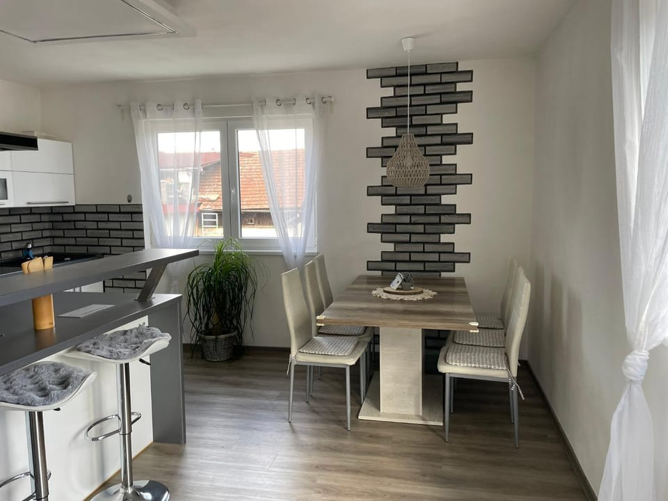 Dining area, kitchen