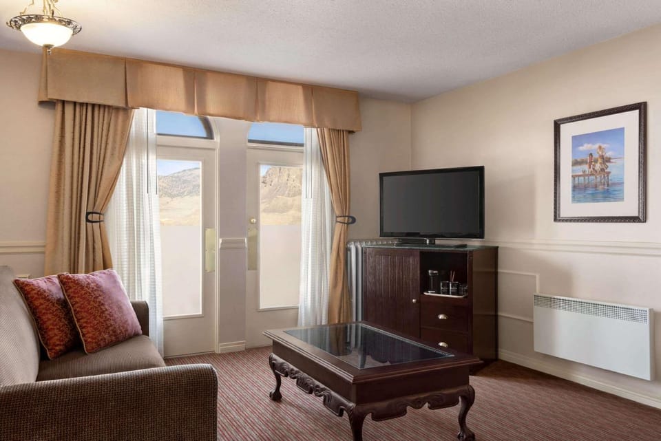 Photo of the whole room, On site