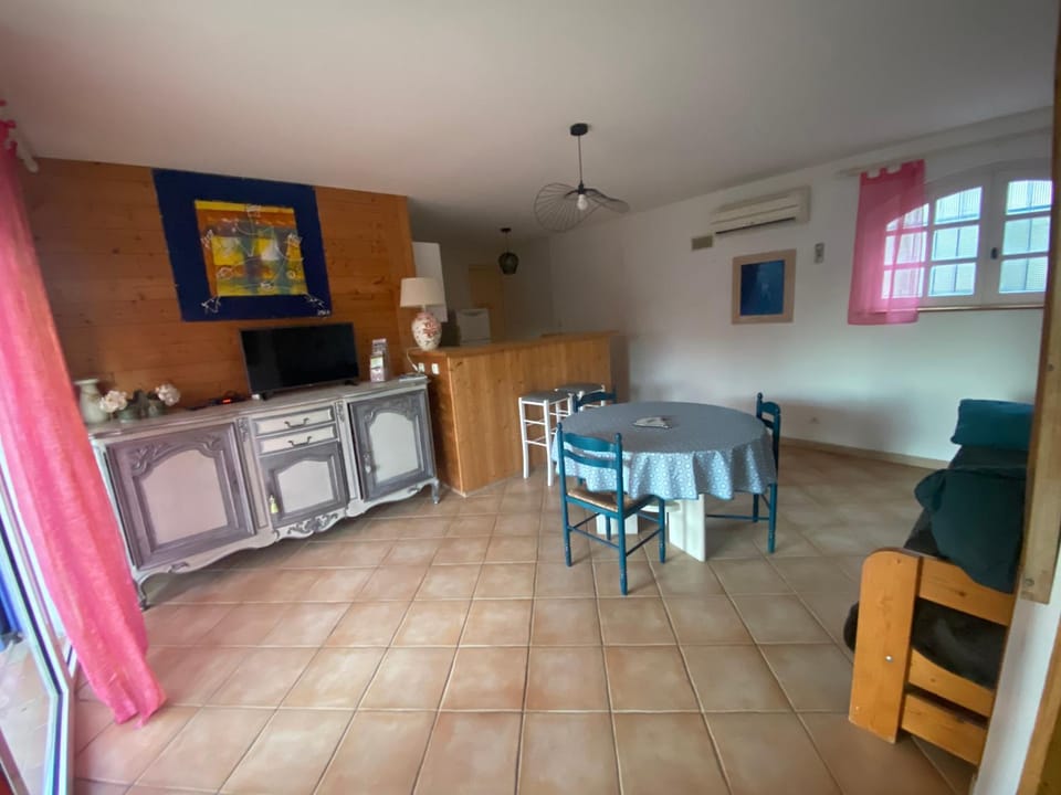 Day, TV and multimedia, Seating area, Dining area, Garden view, Breakfast, Lunch, internet